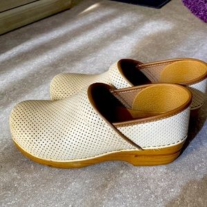 White dansko clog